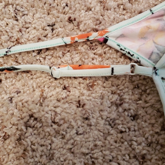 Floral Hawaiian Print Romper - Picture 3 of 4